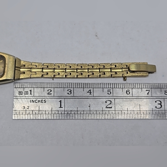 Womens Vintage Jubilee Gold Tone 17 Jewel Mechanical Handwind Manual Wind Watch